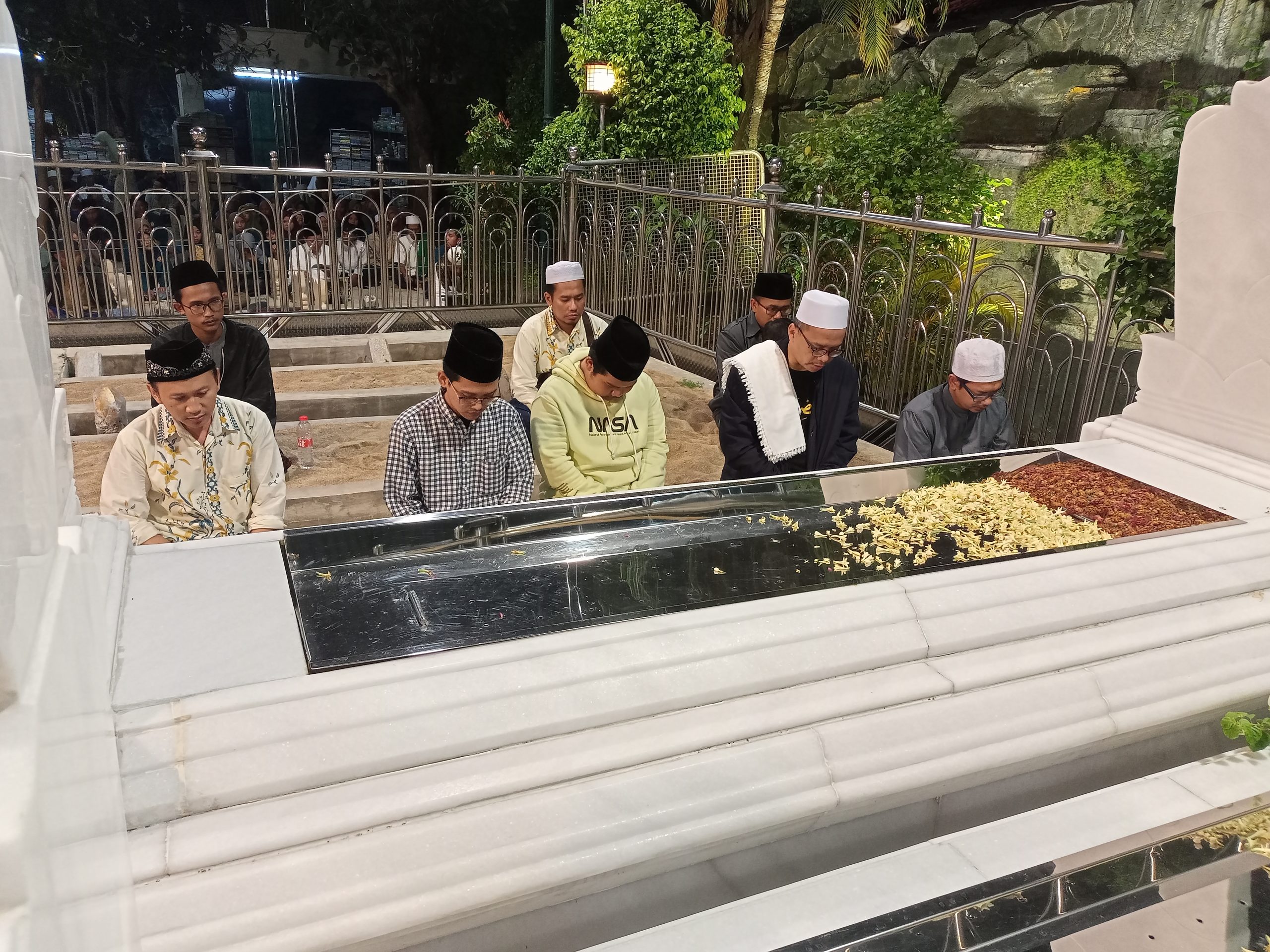 Wariskan Tradisi :Pesantren Mahasiswa Besongo Semarang Adakan Ziarah Wali Dan Study Banding Di Pesantren Salaf Situbondo
