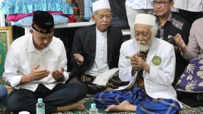 Melihat Kedekatan Ganjar Pranowo Dengan Abuya Muhtadi Banten - dawuh guru