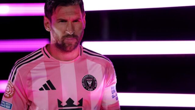 Lionel Messi dari Inter Miami berjalan keluar dari terowongan sebelum pertandingan Grup A Piala Dunia Antarklub FIFA 2025 antara Inte Miami dan FC Porto di Stadion Mercedes-Benz pada 19 Juni 2025 di Atlanta, Georgia.(FIFA via Getty Images/Patrick Smith)