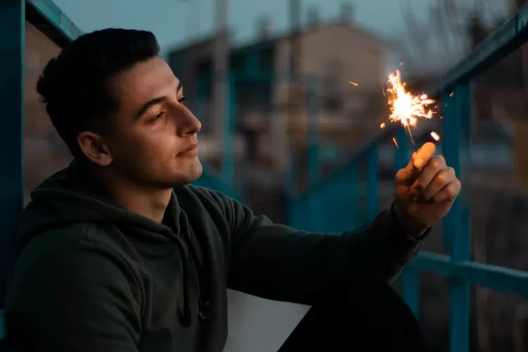 Kumpulan kata-kata sad boy galau dan patah hati yang cocok jadi caption media sosial. Ungkapkan perasaanmu dengan kalimat yang penuh makna.