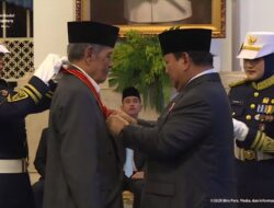 Prabowo Subianto Membangun Sinergi Negara dan Pesantren Menuju Indonesia Emas 2045