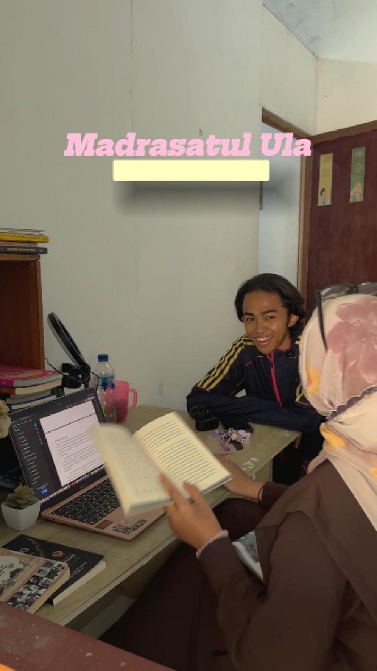 Ilustrasi simbolis tentang perempuan sebagai madrasah pertama dan pusat pendidikan karakter keluarga