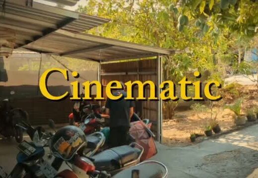 Suasana syahdu dan tenang di dalam gudang penerbit pada sore hari yang estetik