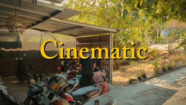 Suasana syahdu dan tenang di dalam gudang penerbit pada sore hari yang estetik