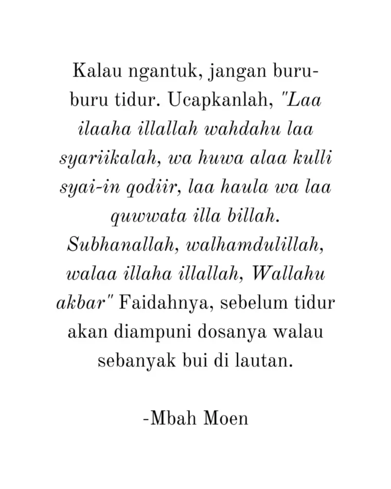 Ilustrasi mushaf Al-Qur'an terbuka di atas sajadah dalam pencahayaan temaram malam hari yang tenang dan khusyuk.