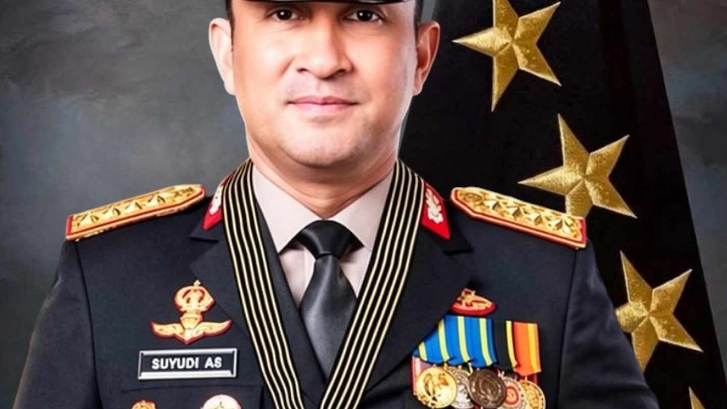 Potret resmi pelantikan Kepala Kepolisian Republik Indonesia oleh Presiden RI